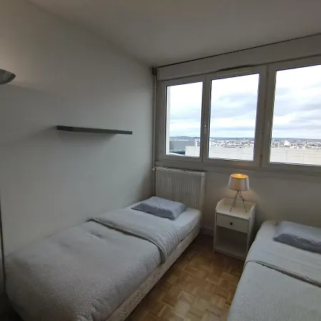 5 Mn Walk Metro/la Defense/netflix/parking * Courbevoie