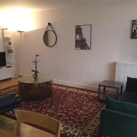 5 Mn Walk Metro/la Defense/netflix/parking *