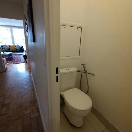 5 Mn Walk Metro/la Defense/netflix/parking