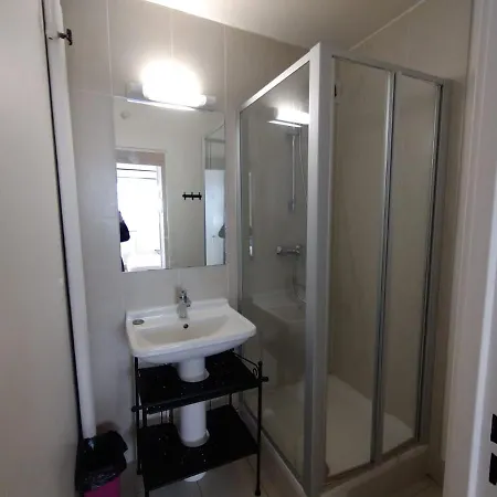 5 Mn Walk Metro/la Defense/netflix/parking * Courbevoie