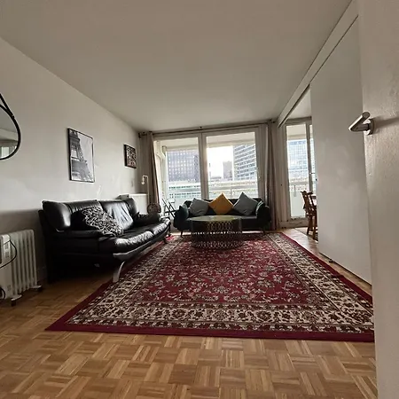 5 Mn Walk Metro/la Defense/netflix/parking * Courbevoie